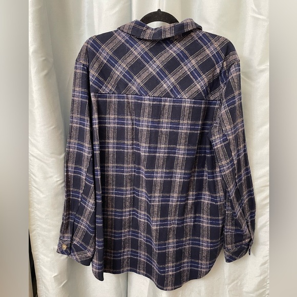 Flannel shacket size large - Picture 4 of 4